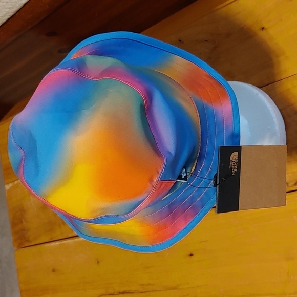 🌸Host Pick🌸NWT Kids The North Face Tie-Dye/Blue Reversible Bucket Hat - Picture 2 of 10